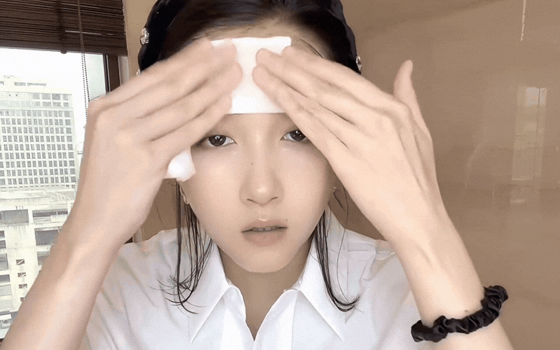 Kh&ocirc;ng c&oacute; phụ nữ xấu, chỉ c&oacute; phụ nữ lười: Đu trend chăm da mờ th&acirc;m mụn đỉnh cao 10 ph&uacute;t buổi s&aacute;ng của Quan Hiểu Đồng- Ảnh 8.