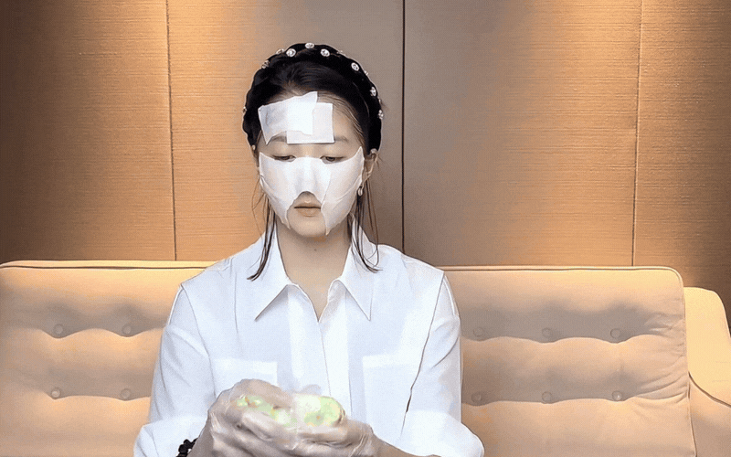 Kh&ocirc;ng c&oacute; phụ nữ xấu, chỉ c&oacute; phụ nữ lười: Đu trend chăm da mờ th&acirc;m mụn đỉnh cao 10 ph&uacute;t buổi s&aacute;ng của Quan Hiểu Đồng- Ảnh 10.