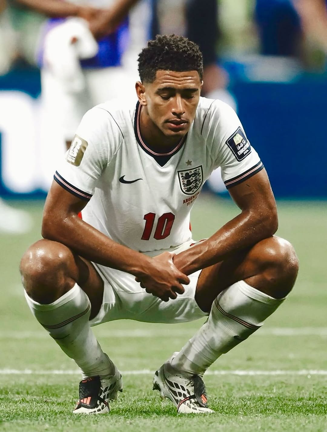 Cả thế giới lặng người trước c&aacute;ch Jude Bellingham đối diện đỗi đau World Cup - Ảnh 1.