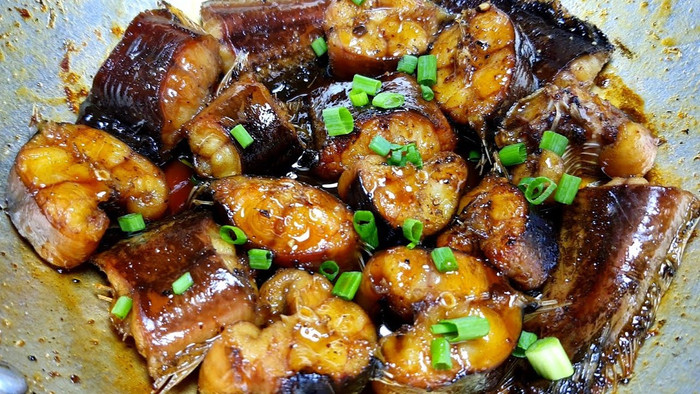 Loại c&aacute; c&oacute; vẻ ngo&agrave;i giản dị l&agrave; cả một thế giới m&oacute;n ngon, rất gi&agrave;u omega-3 v&agrave; protein - Ảnh 2.
