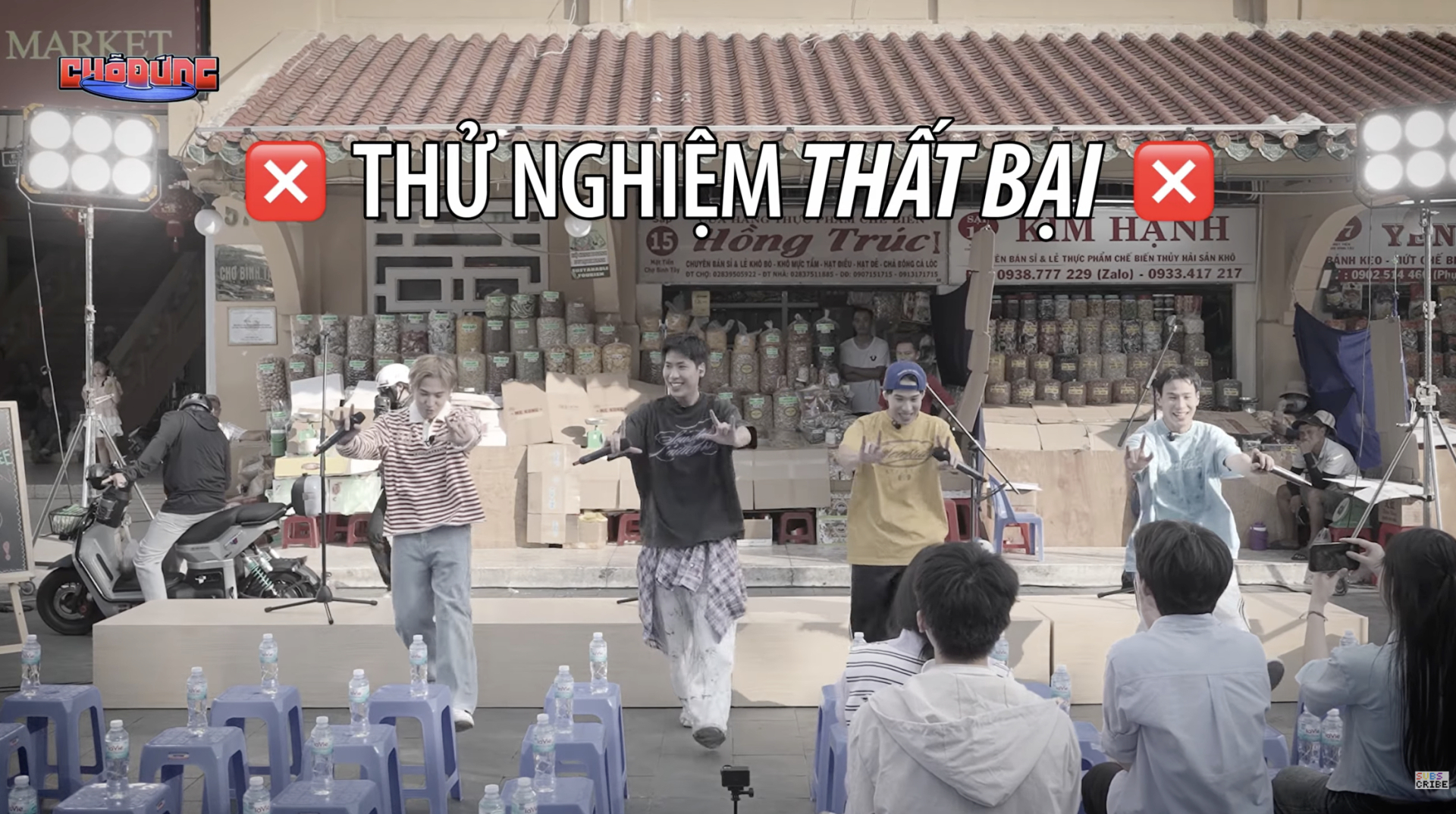 Nh&oacute;m nhạc khổ nhất Việt Nam: L&agrave;m miniconcert miễn ph&iacute; ở chợ B&igrave;nh T&acirc;y chỉ c&oacute; 11 người xem, ra mắt từng bước chật vật- Ảnh 2.