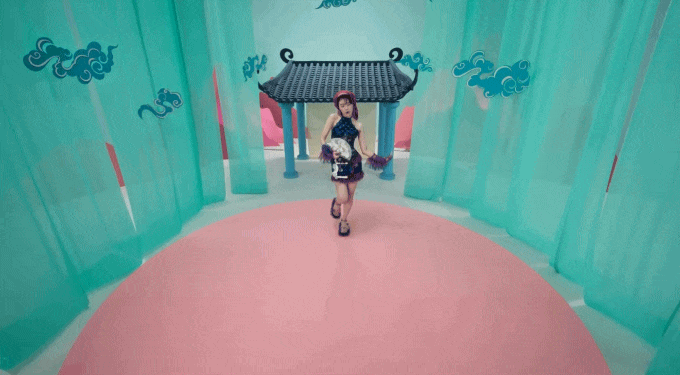 Nữ nghệ sĩ Việt c&oacute; hit viral to&agrave;n cầu, vừa bỏ thi Hoa hậu đ&atilde; c&ugrave;ng chị em "dằn mặt" hội lụy t&igrave;nh- Ảnh 3.