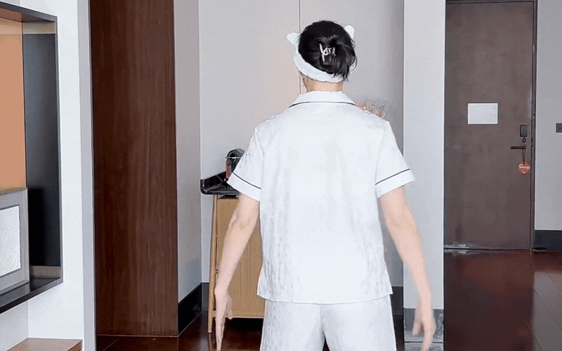 B&oacute;c trần b&iacute; thuật trẻ m&atilde;i kh&ocirc;ng gi&agrave; của "ph&uacute; b&agrave;" Hồ Tịnh: Chỉ cần 3 ph&uacute;t mỗi s&aacute;ng để thăng dương kh&iacute;, da dẻ hồng h&agrave;o- Ảnh 18.