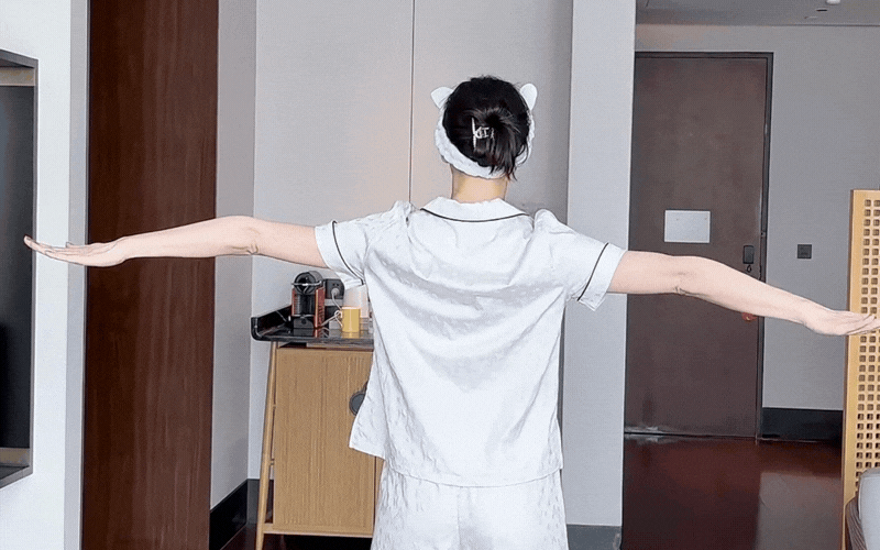 B&oacute;c trần b&iacute; thuật trẻ m&atilde;i kh&ocirc;ng gi&agrave; của "ph&uacute; b&agrave;" Hồ Tịnh: Chỉ cần 3 ph&uacute;t mỗi s&aacute;ng để thăng dương kh&iacute;, da dẻ hồng h&agrave;o- Ảnh 19.