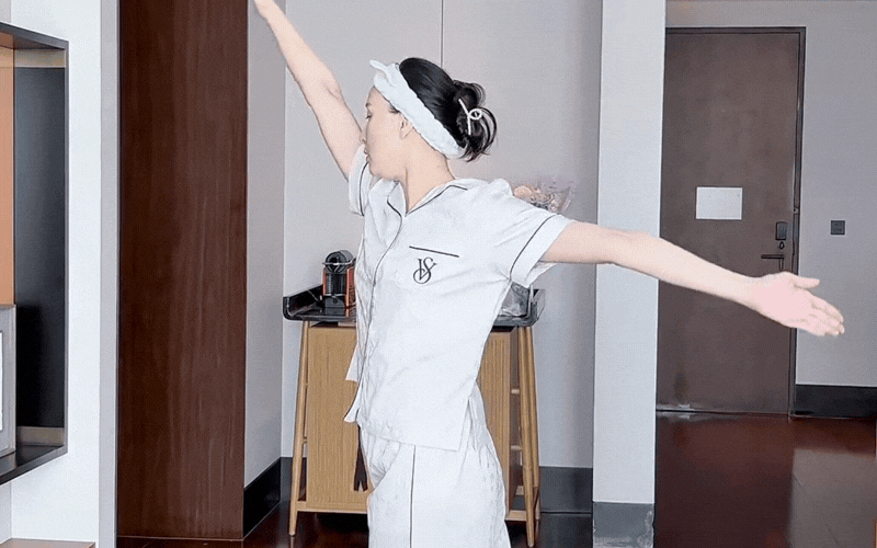 B&oacute;c trần b&iacute; thuật trẻ m&atilde;i kh&ocirc;ng gi&agrave; của "ph&uacute; b&agrave;" Hồ Tịnh: Chỉ cần 3 ph&uacute;t mỗi s&aacute;ng để thăng dương kh&iacute;, da dẻ hồng h&agrave;o- Ảnh 21.