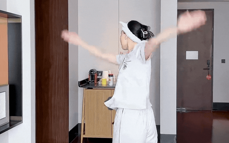 B&oacute;c trần b&iacute; thuật trẻ m&atilde;i kh&ocirc;ng gi&agrave; của "ph&uacute; b&agrave;" Hồ Tịnh: Chỉ cần 3 ph&uacute;t mỗi s&aacute;ng để thăng dương kh&iacute;, da dẻ hồng h&agrave;o- Ảnh 23.