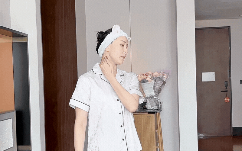 B&oacute;c trần b&iacute; thuật trẻ m&atilde;i kh&ocirc;ng gi&agrave; của "ph&uacute; b&agrave;" Hồ Tịnh: Chỉ cần 3 ph&uacute;t mỗi s&aacute;ng để thăng dương kh&iacute;, da dẻ hồng h&agrave;o- Ảnh 7.