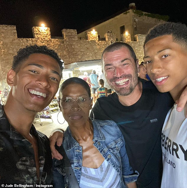 "Cậu Be" Bellingham c&oacute; thể vượt David Beckham để trở th&agrave;nh tỷ ph&uacute; tiếp theo của b&oacute;ng đ&aacute; Anh, kiếm bộn tiền sau World Cup- Ảnh 7.