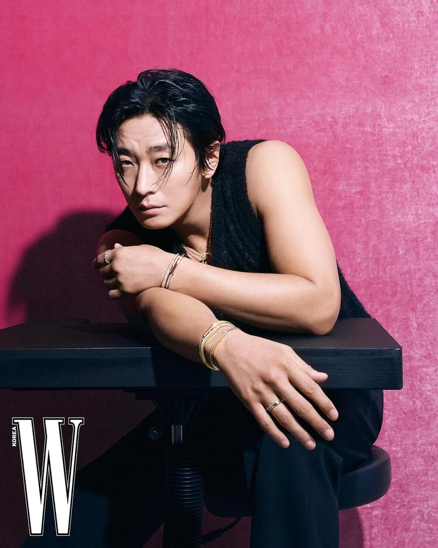 "&Ocirc;ng ch&uacute; văn ph&ograve;ng&rdquo; nặng 90kg lột x&aacute;c th&agrave;nh model mở m&agrave;n cho Louis Vuitton khiến hơn 4 triệu người phải nể- Ảnh 14.