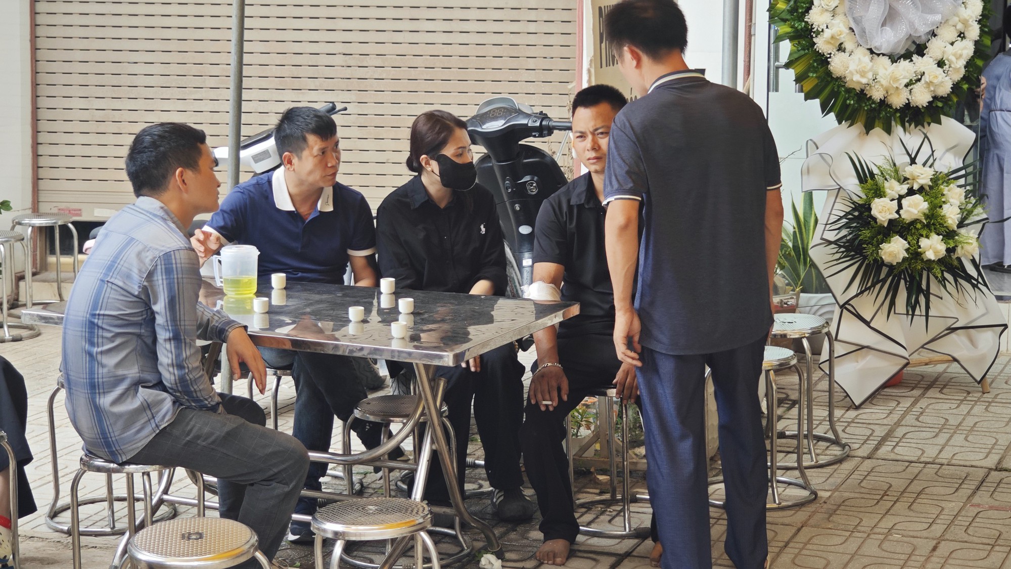 Xót xa 4 đám tang trên một con phố ở Thái Nguyên sau vụ tai nạn xe khách: "Toàn các cháu nhỏ, thương lắm..."- Ảnh 4.