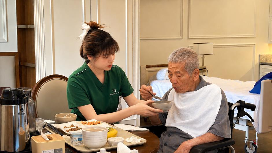 Từ điều trị đến phục hồi: Giải pháp chăm sóc toàn diện cho người cao tuổi tại Phương Đông Asahi - Ảnh 1.