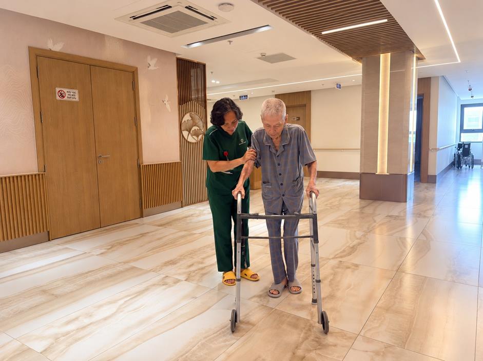 Từ điều trị đến phục hồi: Giải pháp chăm sóc toàn diện cho người cao tuổi tại Phương Đông Asahi - Ảnh 3.