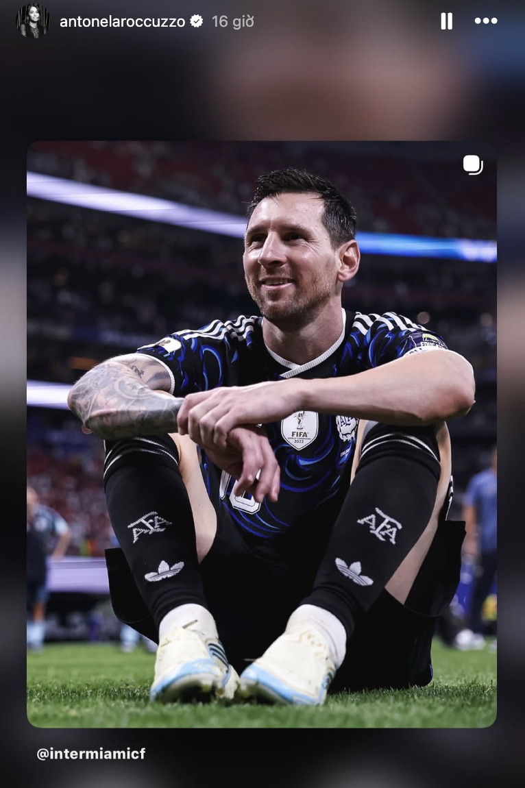 Cả thế giới tung h&ocirc; Messi, c&ograve;n b&agrave; x&atilde; "thanh mai tr&uacute;c m&atilde;" - Antonella lại g&acirc;y sốt kh&aacute;n đ&agrave;i World Cup với v&ograve;ng eo săn chắc, visual trẻ đẹp kh&oacute; tin- Ảnh 3.