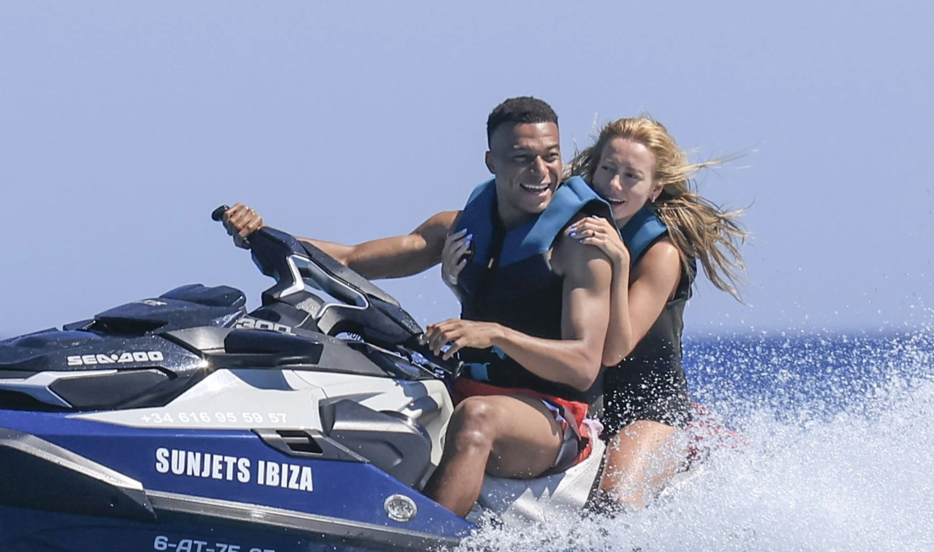 Bạn g&aacute;i Mbapp&eacute; l&agrave; ai m&agrave; khiến cả l&agrave;ng mốt "săn đ&oacute;n": Đẹp th&ocirc;i chưa đủ, gu thời trang mới đ&aacute;ng n&oacute;i- Ảnh 5.