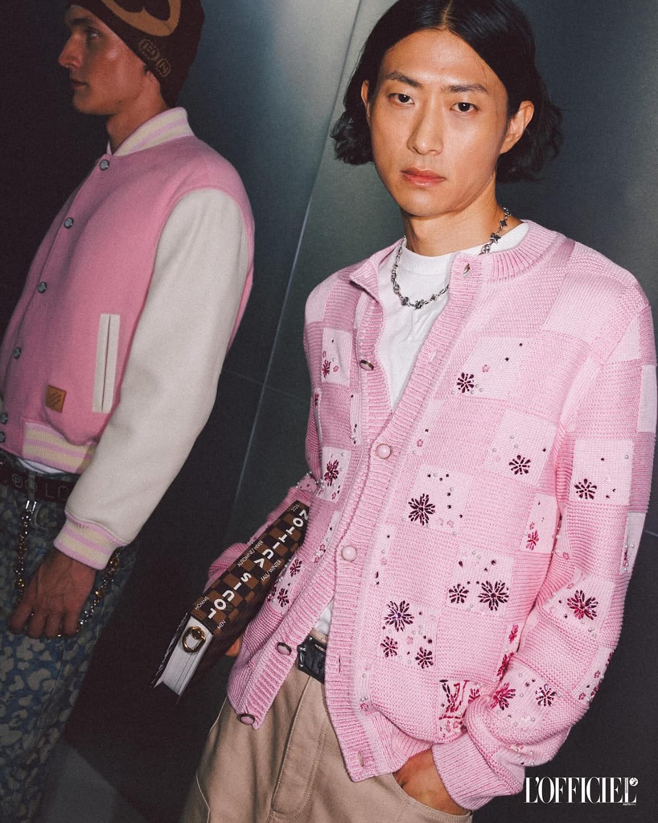 "&Ocirc;ng ch&uacute; văn ph&ograve;ng&rdquo; nặng 90kg lột x&aacute;c th&agrave;nh model mở m&agrave;n cho Louis Vuitton khiến hơn 4 triệu người phải nể- Ảnh 8.