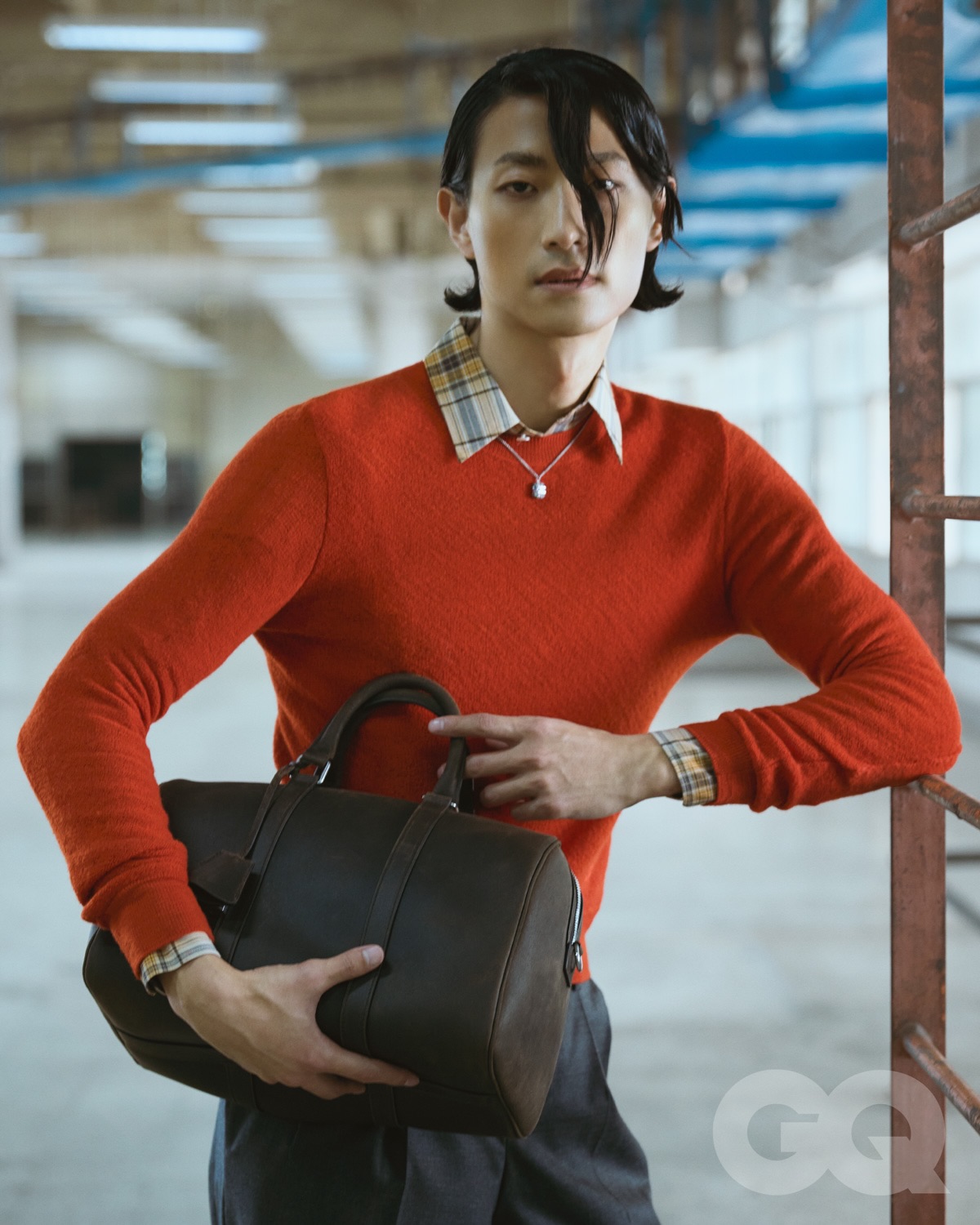 "&Ocirc;ng ch&uacute; văn ph&ograve;ng&rdquo; nặng 90kg lột x&aacute;c th&agrave;nh model mở m&agrave;n cho Louis Vuitton khiến hơn 4 triệu người phải nể- Ảnh 12.