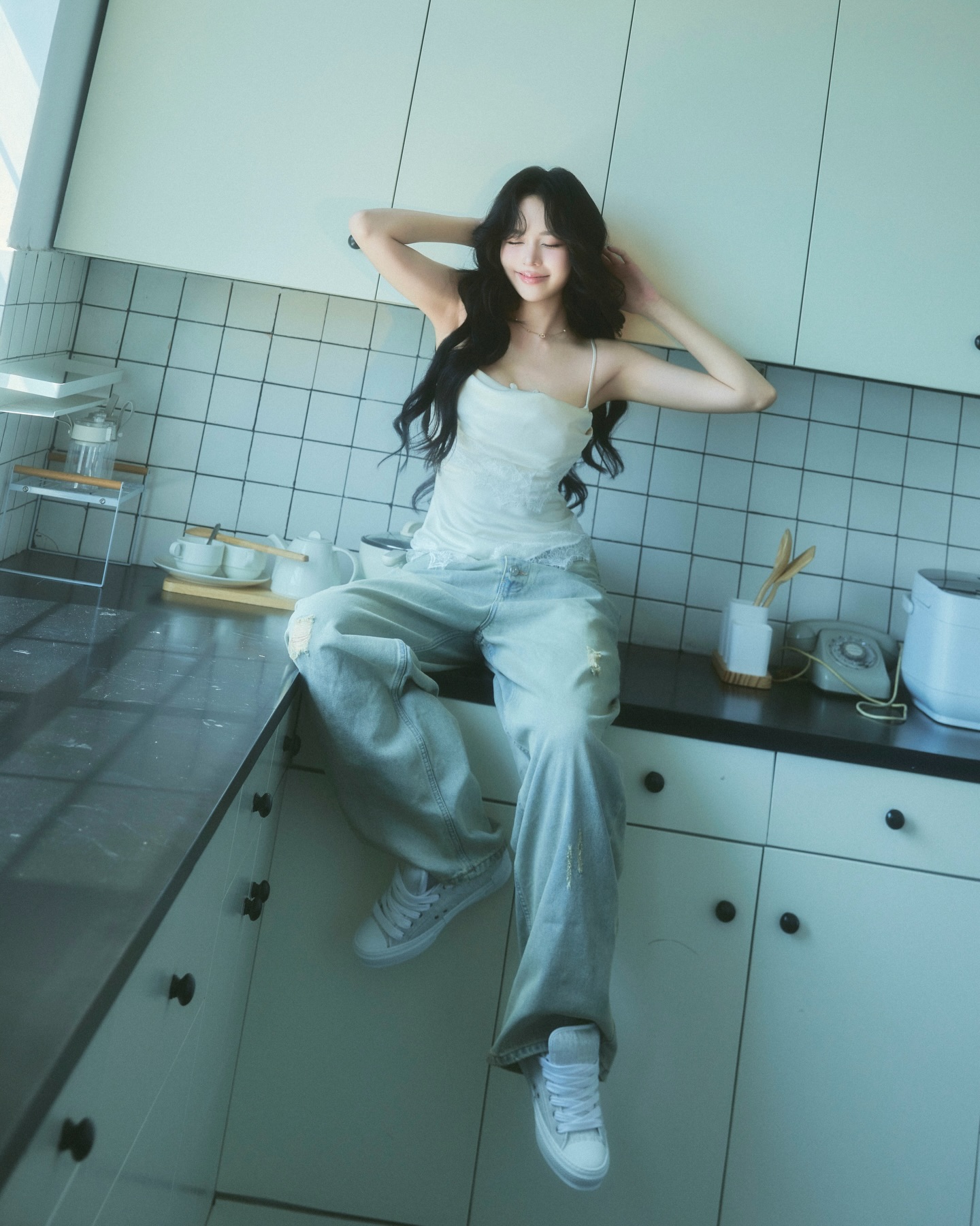 Mỹ nh&acirc;n đứng y&ecirc;n cũng tỏa h&agrave;o quang nữ ch&iacute;nh: C&oacute; biệt t&agrave;i khiến outfit basic h&oacute;a "đắt tiền"- Ảnh 7.