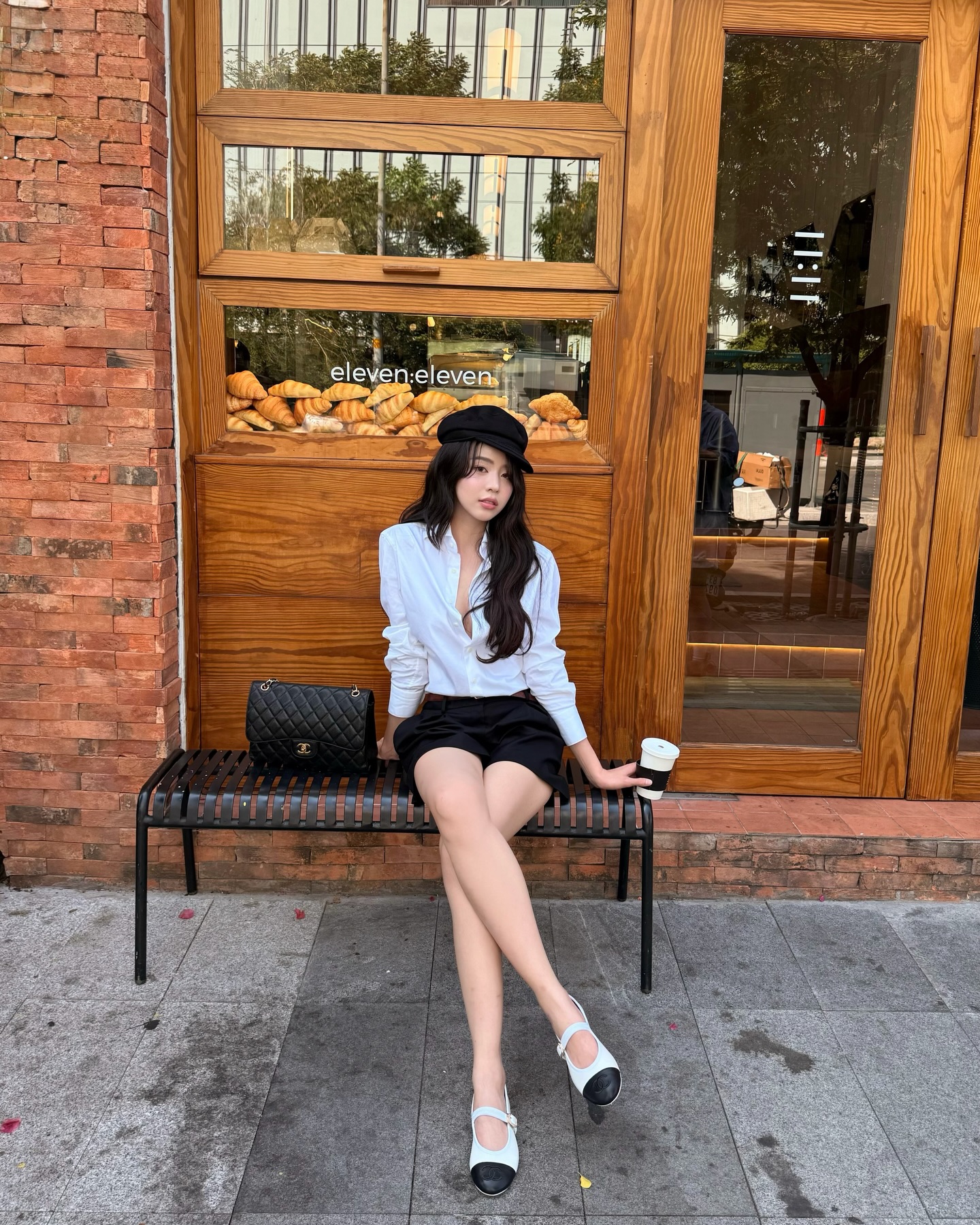 Mỹ nh&acirc;n đứng y&ecirc;n cũng tỏa h&agrave;o quang nữ ch&iacute;nh: C&oacute; biệt t&agrave;i khiến outfit basic h&oacute;a "đắt tiền"- Ảnh 4.