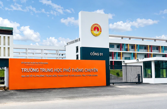 Vụ &aacute;n vi phạm tại điểm thi Trường THPT Chuy&ecirc;n Tuy&ecirc;n Quang: Gi&aacute;o vi&ecirc;n Ngữ Văn đầu th&uacute;, số bị can tăng l&ecirc;n 27- Ảnh 1.