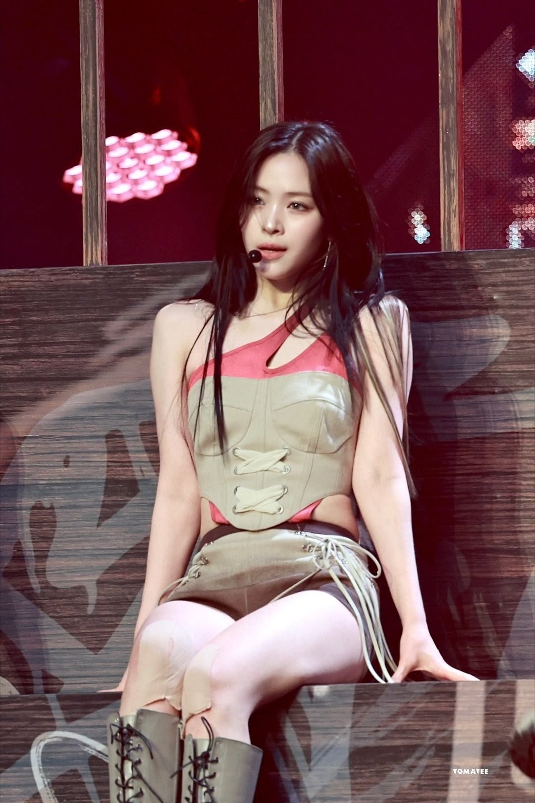 37 triệu người ph&aacute;t hoảng khi nữ ca sĩ v&ocirc; tư l&agrave;m điều &ldquo;nhạy cảm&rdquo; giữa concert- Ảnh 8.