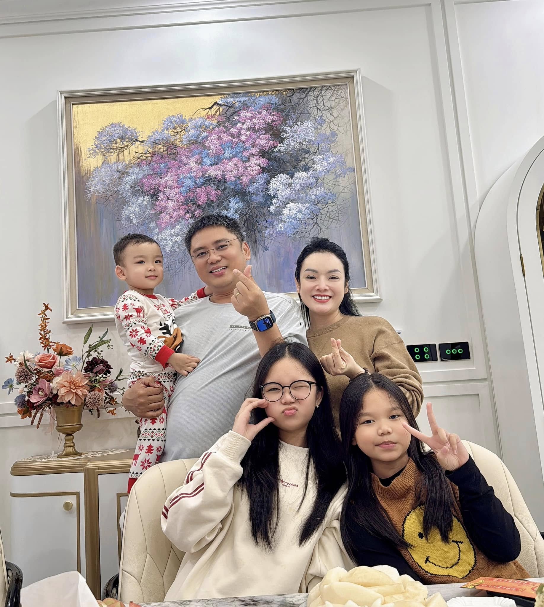 Nữ NSƯT, trưởng khoa thanh nhạc t&aacute;i h&ocirc;n với 1 viện trưởng, sở hữu biệt thự 10 ph&ograve;ng ngủ, sống đơn giản- Ảnh 5.