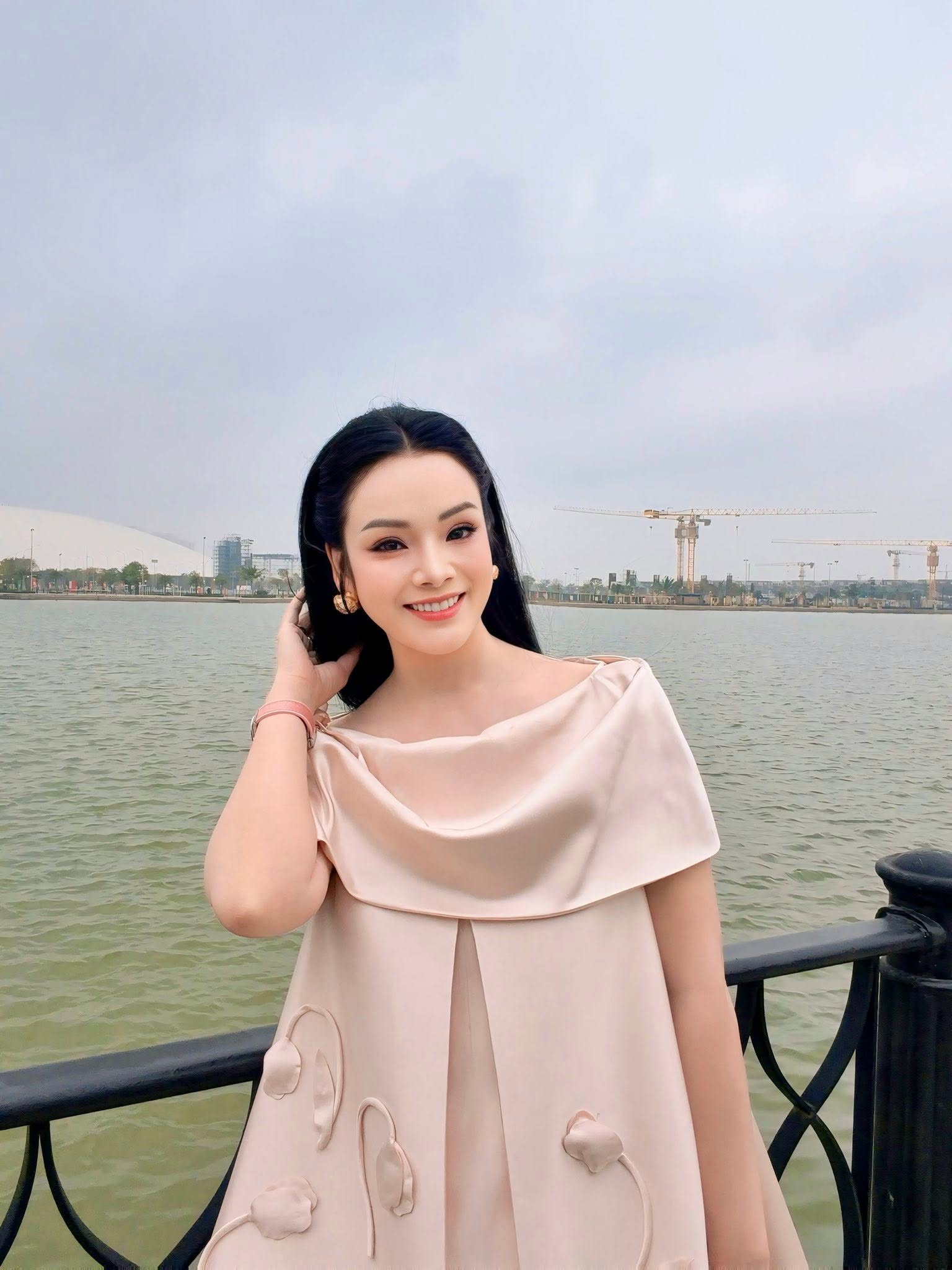 Nữ NSƯT, trưởng khoa thanh nhạc t&aacute;i h&ocirc;n với 1 viện trưởng, sở hữu biệt thự 10 ph&ograve;ng ngủ, sống đơn giản- Ảnh 11.
