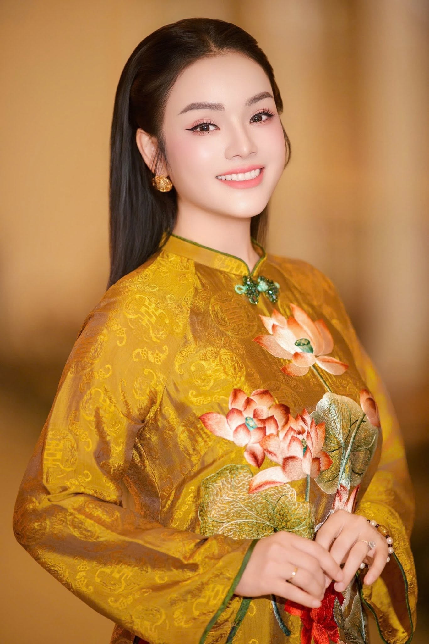Nữ NSƯT, trưởng khoa thanh nhạc t&aacute;i h&ocirc;n với 1 viện trưởng, sở hữu biệt thự 10 ph&ograve;ng ngủ, sống đơn giản- Ảnh 3.
