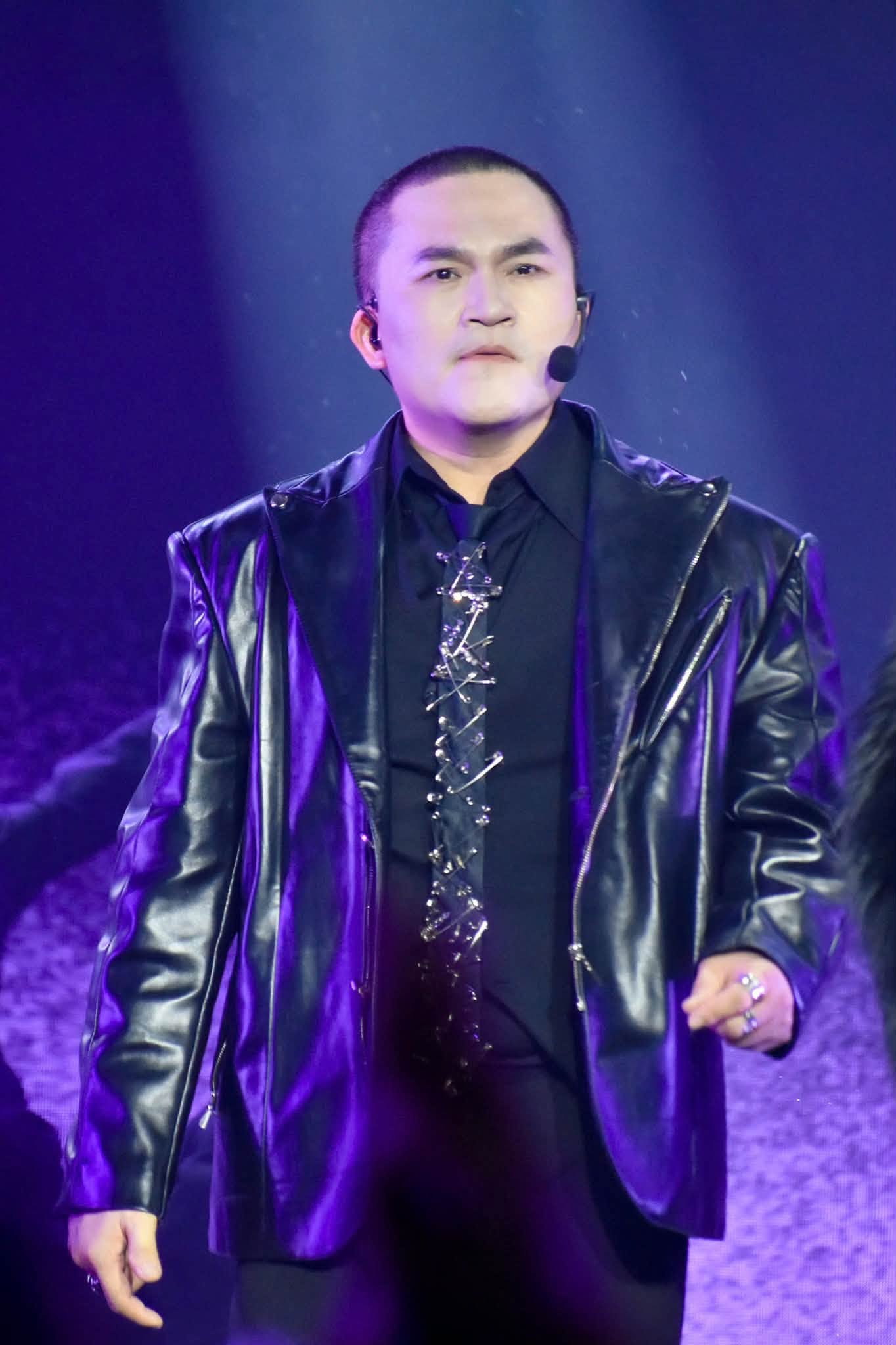 1 Anh Tài cạo đầu gây sốc, công diễn hậu khủng hoảng của show Chông Gai nổi da gà cỡ này- Ảnh 4.