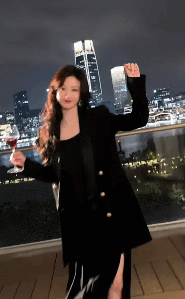 Clip sốc của ngọc nữ showbiz lộ hợp đồng mang thai hộ cho đại gia, bị đ&agrave;ng trai r&aacute;o riết đ&ograve;i h&agrave;ng trăm tỷ- Ảnh 1.