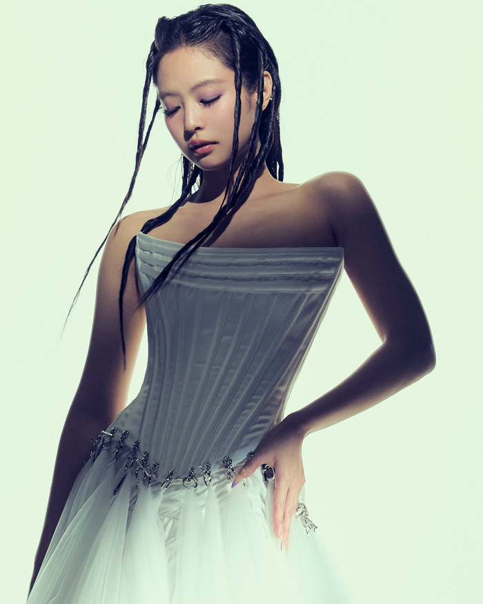 Đánh úp lúc nửa đêm: Jennie (BLACKPINK) tự đăng ảnh tình tứ với trai lạ- Ảnh 5.