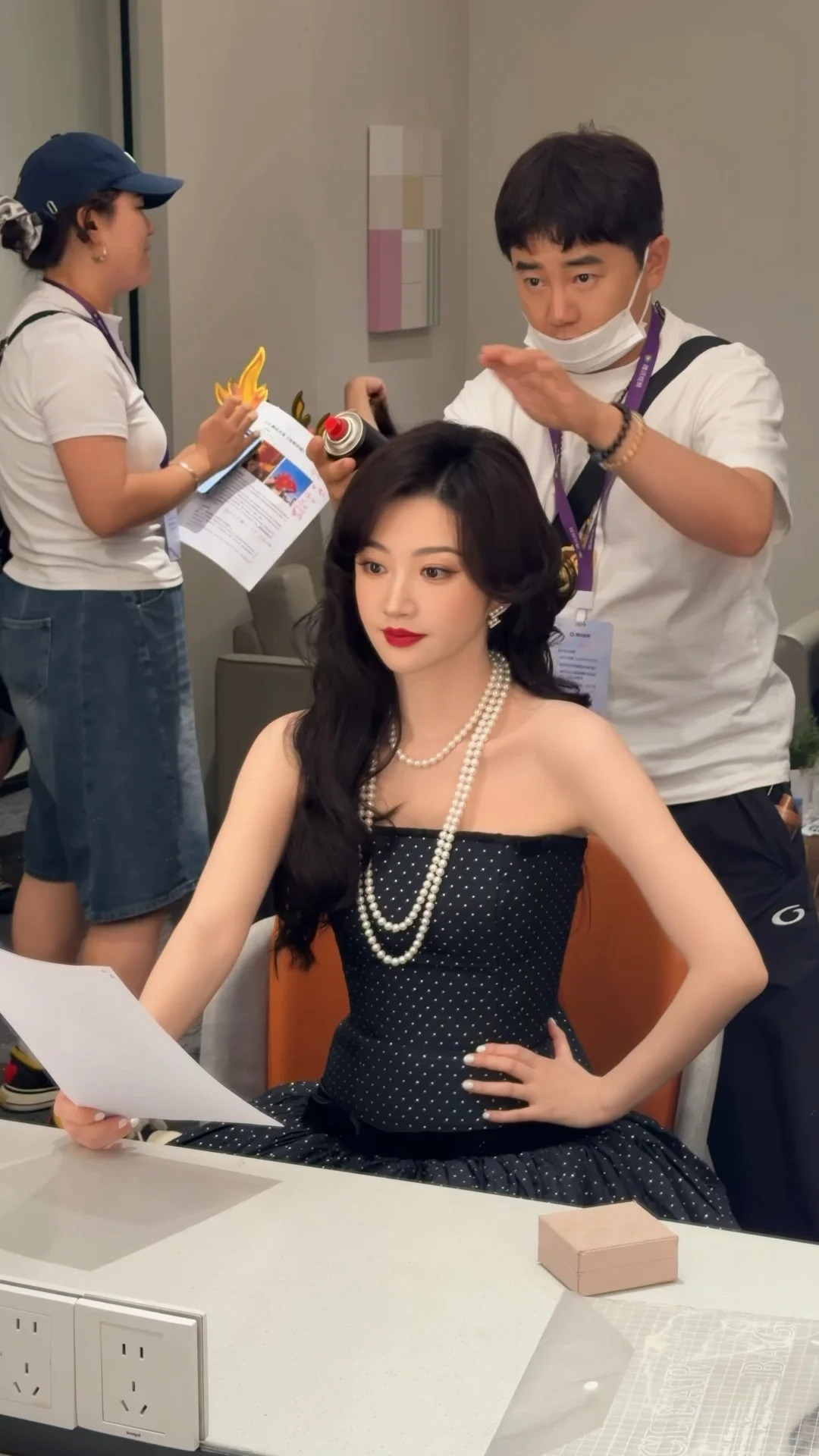 Clip sốc của ngọc nữ showbiz lộ hợp đồng mang thai hộ cho đại gia, bị đ&agrave;ng trai r&aacute;o riết đ&ograve;i h&agrave;ng trăm tỷ- Ảnh 5.