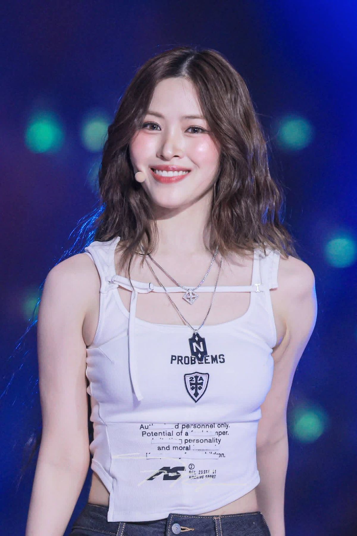 37 triệu người ph&aacute;t hoảng khi nữ ca sĩ v&ocirc; tư l&agrave;m điều &ldquo;nhạy cảm&rdquo; giữa concert- Ảnh 5.