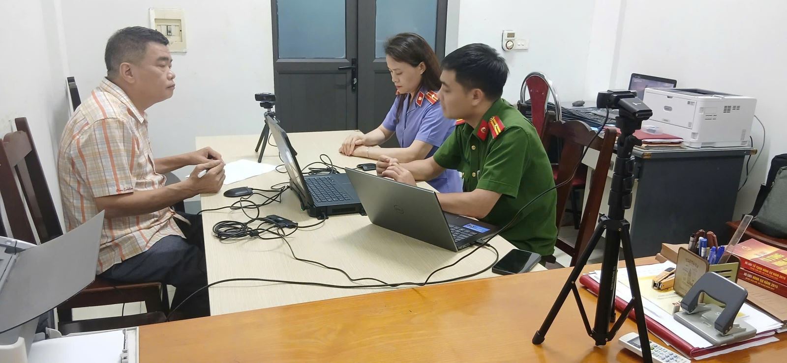 Khởi tố, lệnh cấm đi khỏi nơi cư tr&uacute; với gi&aacute;m đốc c&ocirc;ng ty x&acirc;y dựng B&ugrave;i Song H&agrave;o- Ảnh 2.
