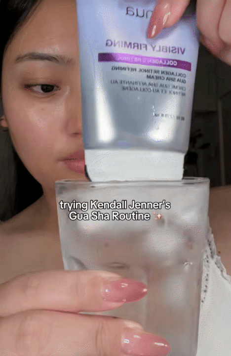 51 tuổi vẫn giữ l&agrave;n da căng mịn nhờ tu&yacute;p retinol "2in1": Trẻ h&oacute;a da kết hợp massage cải thiện độ ăn chắc- Ảnh 9.
