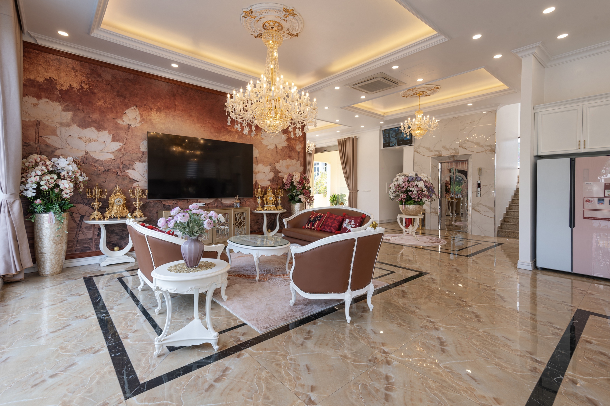 Nữ NSƯT, trưởng khoa thanh nhạc t&aacute;i h&ocirc;n với 1 viện trưởng, sở hữu biệt thự 10 ph&ograve;ng ngủ, sống đơn giản- Ảnh 10.