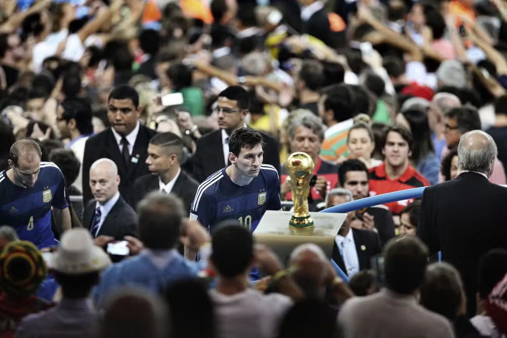 20 năm, 6 kỳ World Cup, từ thần đồng, kẻ thất bại rồi trở thành huyền thoại: Hành trình vĩ đại của Messi trước trận chung kết cuối cùng- Ảnh 3.