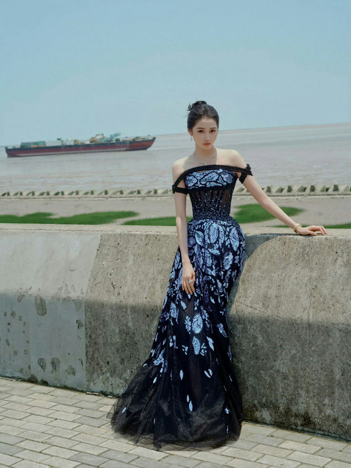 Quan Hiểu Đồng quay phim mới vẫn bị r&eacute;o t&ecirc;n v&igrave; Lộc H&agrave;m- Ảnh 1.