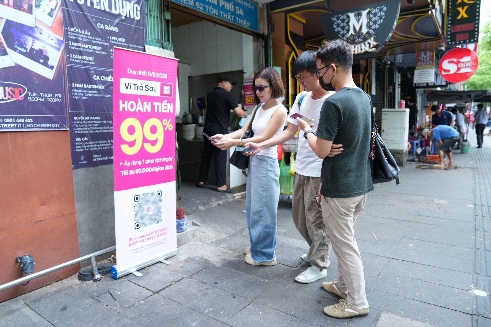 Những qu&aacute;n ăn thời &ldquo;&ocirc;ng b&agrave; anh&rdquo; v&agrave; h&agrave;nh tr&igrave;nh &ldquo;ở lại&rdquo; trong l&ograve;ng thực kh&aacute;ch h&ocirc;m nay - Ảnh 4.