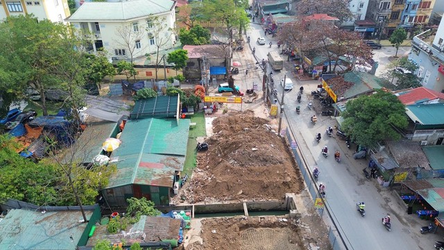 Cảnh tượng tr&ecirc;n đường phố Việt Nam khiến kh&aacute;ch Mỹ bất ngờ, thốt l&ecirc;n: Kh&ocirc;ng tin v&agrave;o mắt m&igrave;nh- Ảnh 2.