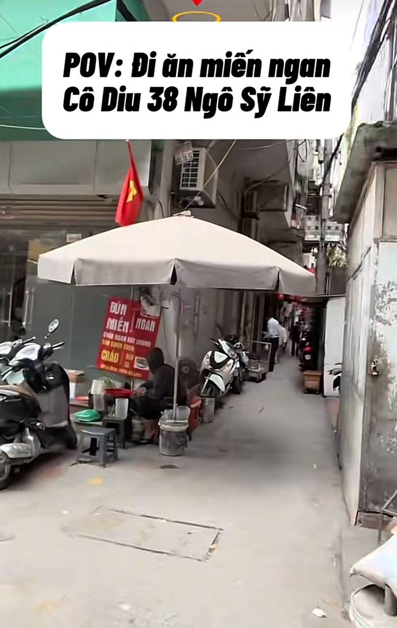 Qu&aacute;n b&uacute;n ngan H&agrave; Nội chuy&ecirc;n nh&igrave;n mặt kh&aacute;ch mới chịu t&iacute;nh tiền, đổi lại đĩa ch&acirc;n r&uacute;t xương ngon kh&oacute; c&oacute; đối thủ- Ảnh 1.
