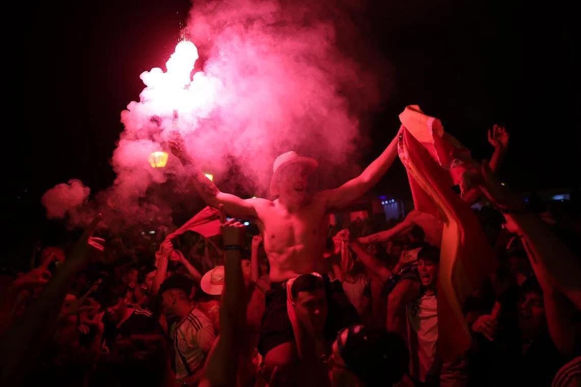 T&acirc;y Ban Nha l&uacute;c n&agrave;y: H&agrave;ng triệu người ho&agrave;n to&agrave;n b&ugrave;ng nổ sau khi ĐT v&ocirc; địch World Cup! - Ảnh 3.