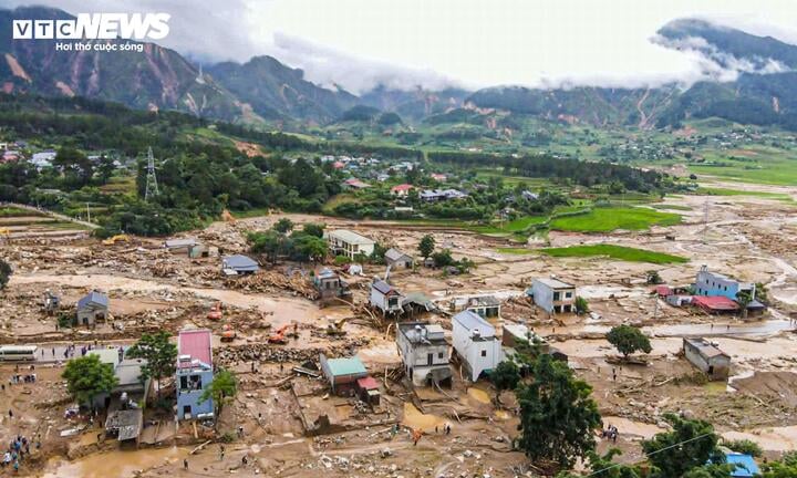 Huy động th&ecirc;m ch&oacute; nghiệp vụ đến t&acirc;m lũ Lai Ch&acirc;u t&igrave;m người mất t&iacute;ch- Ảnh 2.