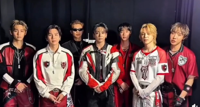 11 ph&uacute;t đi&ecirc;n rồ của half-time show World Cup: Madonna mang Ronaldo trở lại, Justin Bieber h&aacute;t qu&aacute; hay, BTS - Shakira "nổ lớn"! - Ảnh 18.