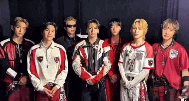 11 ph&uacute;t đi&ecirc;n rồ của half-time show World Cup: Madonna mang Ronaldo trở lại, Justin Bieber h&aacute;t qu&aacute; hay, BTS - Shakira "nổ lớn"! - Ảnh 17.