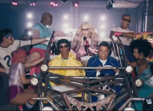 11 phút điên rồ của half-time show World Cup: Madonna mang Ronaldo trở lại, Justin Bieber hát quá hay, BTS - Shakira "nổ lớn"! - Ảnh 1.