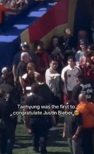 BTS - Justin Bieber chen ch&uacute;c tr&ecirc;n s&acirc;n khấu World Cup, Jung Kook kiến tạo khung h&igrave;nh m&ecirc; người thỏa l&ograve;ng fanboy- Ảnh 5.