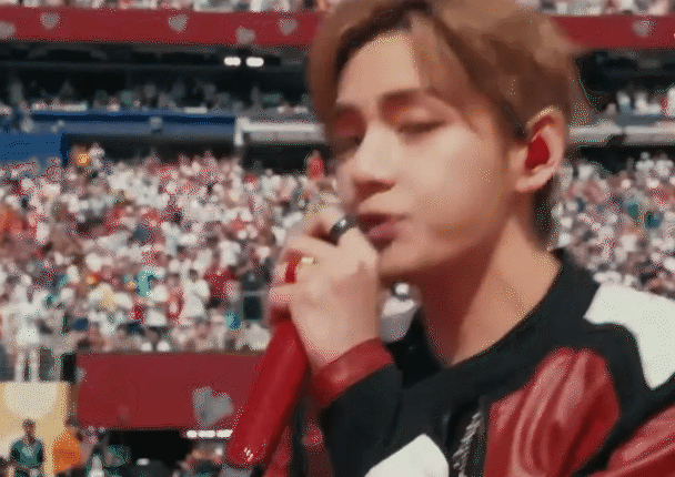 11 phút điên rồ của half-time show World Cup: Madonna mang Ronaldo trở lại, Justin Bieber hát quá hay, BTS - Shakira "nổ lớn"! - Ảnh 4.