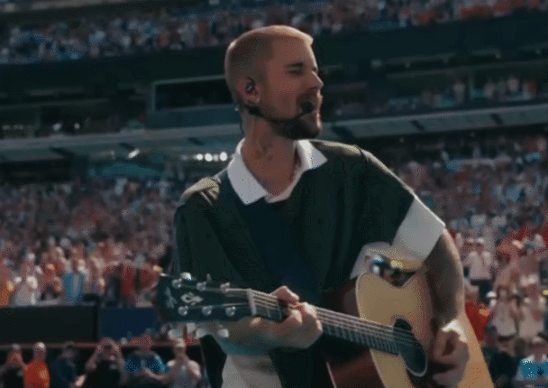 11 phút điên rồ của half-time show World Cup: Madonna mang Ronaldo trở lại, Justin Bieber hát quá hay, BTS - Shakira "nổ lớn"! - Ảnh 6.