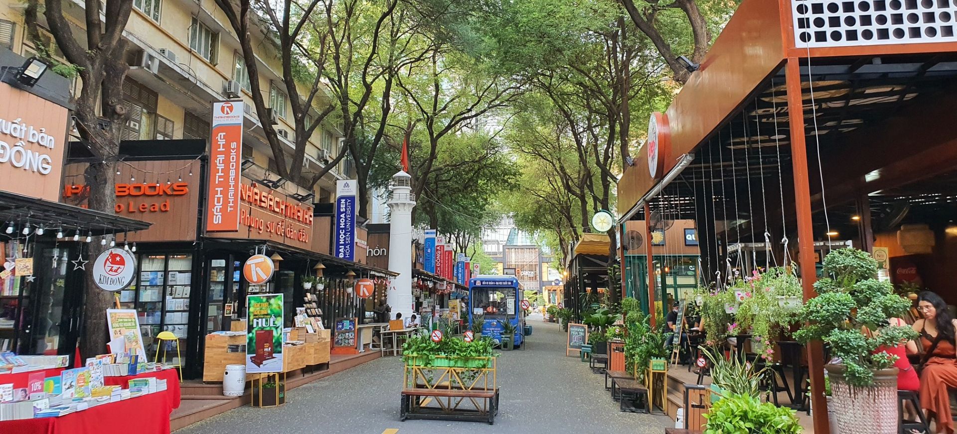 Tr&agrave;o lưu trốn mưa kỳ lạ đang g&acirc;y sốt S&agrave;i G&ograve;n: Kh&ocirc;ng th&egrave;m đi c&agrave; ph&ecirc;, giới trẻ rủ nhau kh&aacute;m ph&aacute; 5 địa điểm tuyệt đẹp n&agrave;y! - Ảnh 10.