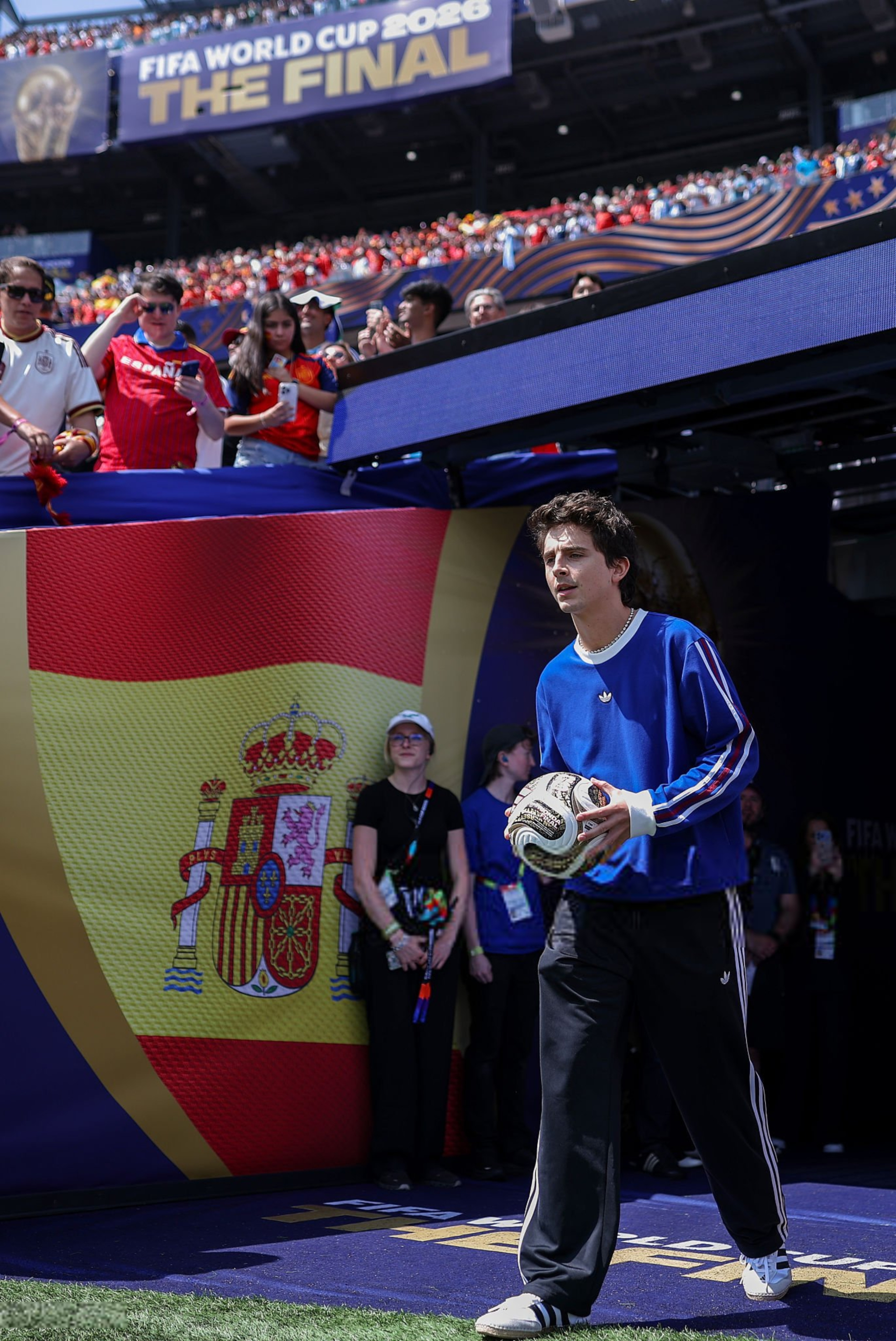 L&oacute;a mắt d&agrave;n sao tề tựu ở chung kết World Cup: Timoth&eacute;e Chalamet kh&oacute;a m&ocirc;i "em ghệ" Kylie Jenner, khiến nh&agrave; Beckham - Beyonc&eacute; -  Rihanna bị lu mờ - Ảnh 1.